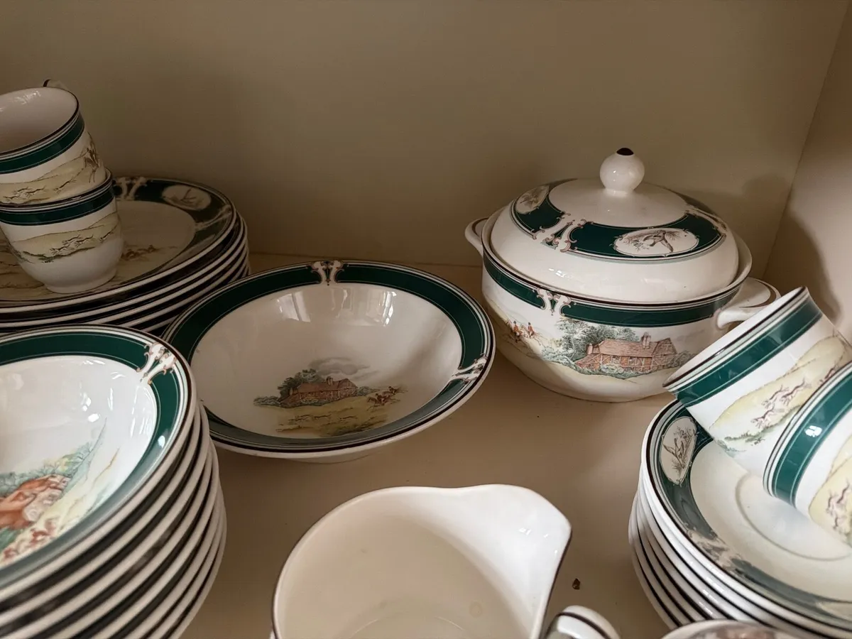 Keltkraft Hunting Scene 8 piece dinner & tea set - Image 3