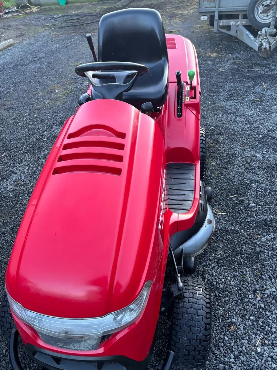 Honda 2417 Lawnmower - Image 1