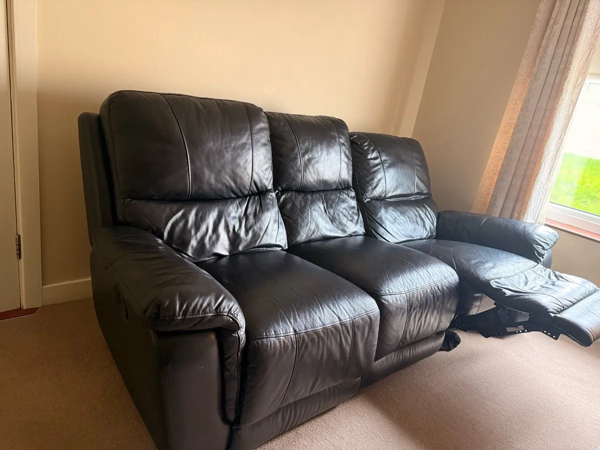 Manual sofa recliner I good condition - Image 4