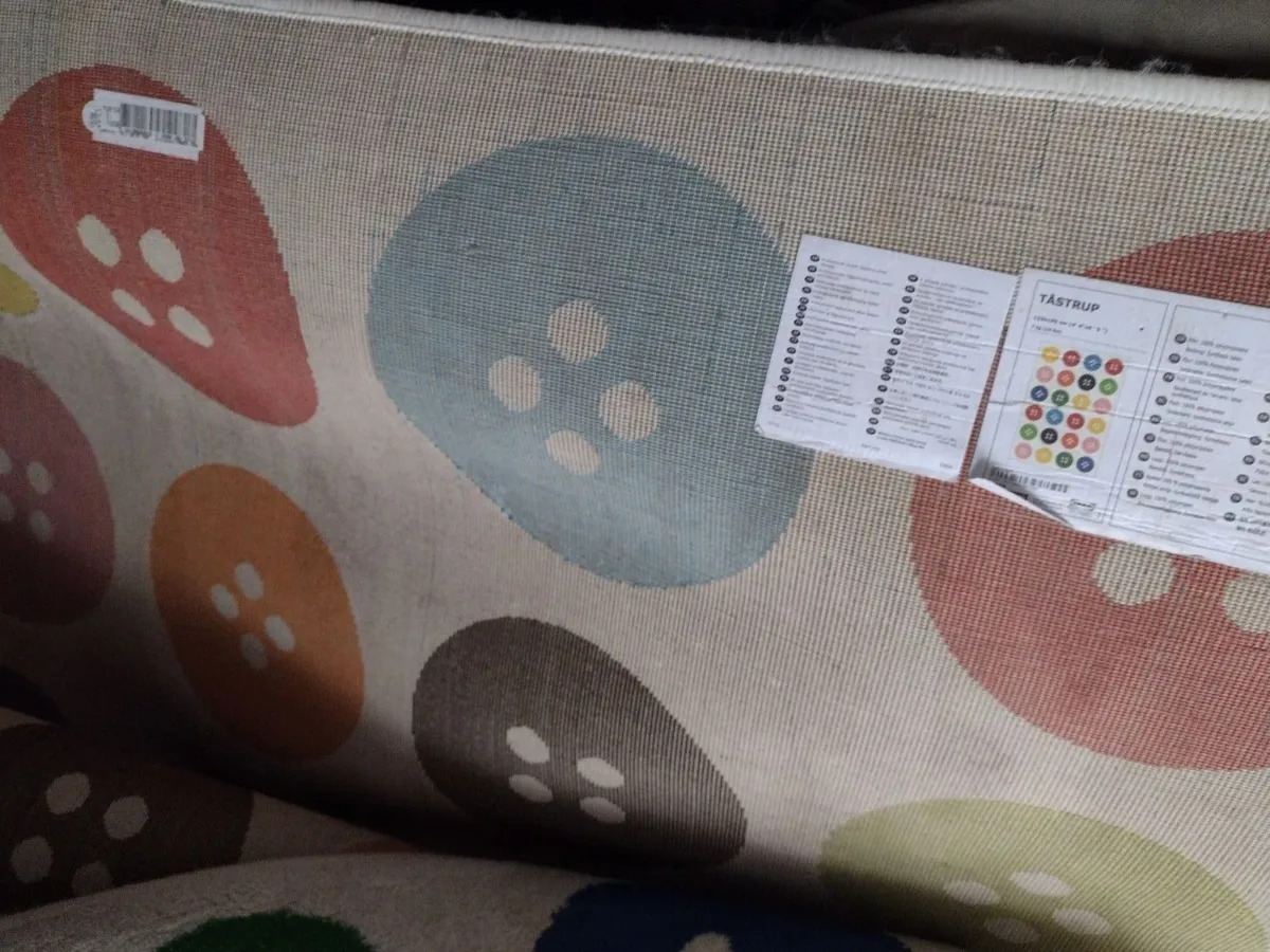 Large heavy Beige rug with button design - Image 3