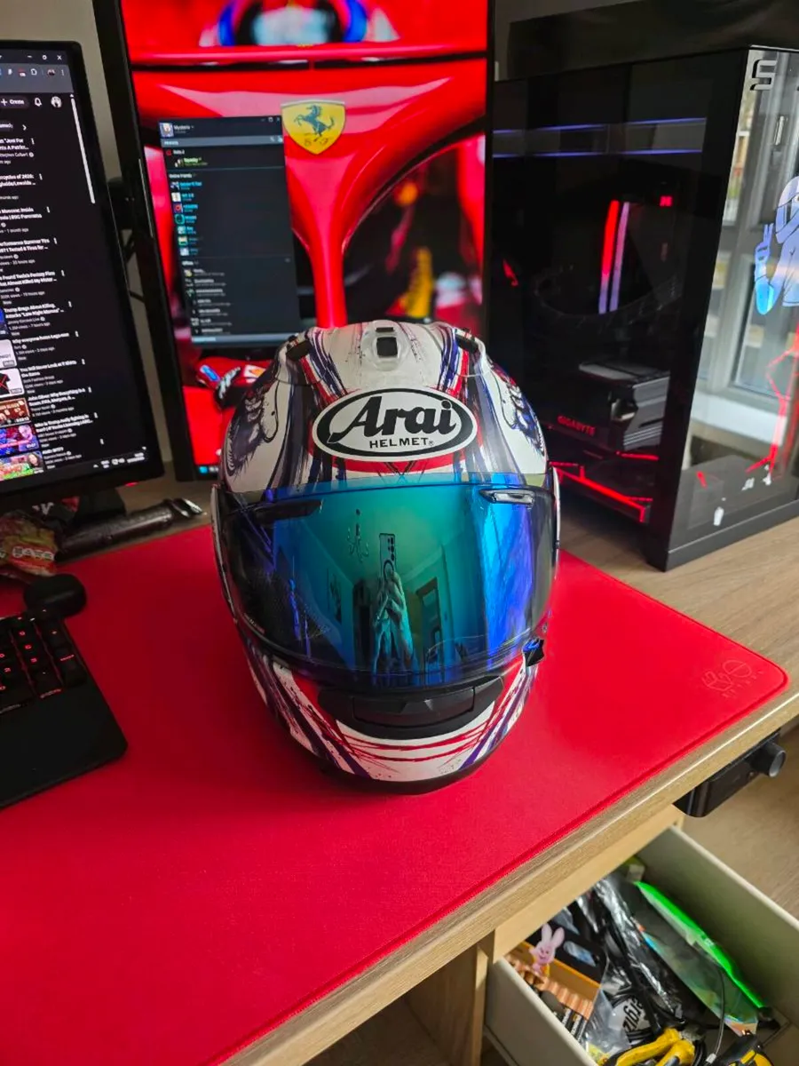 Arai RX-7V EVO helmet - Image 2