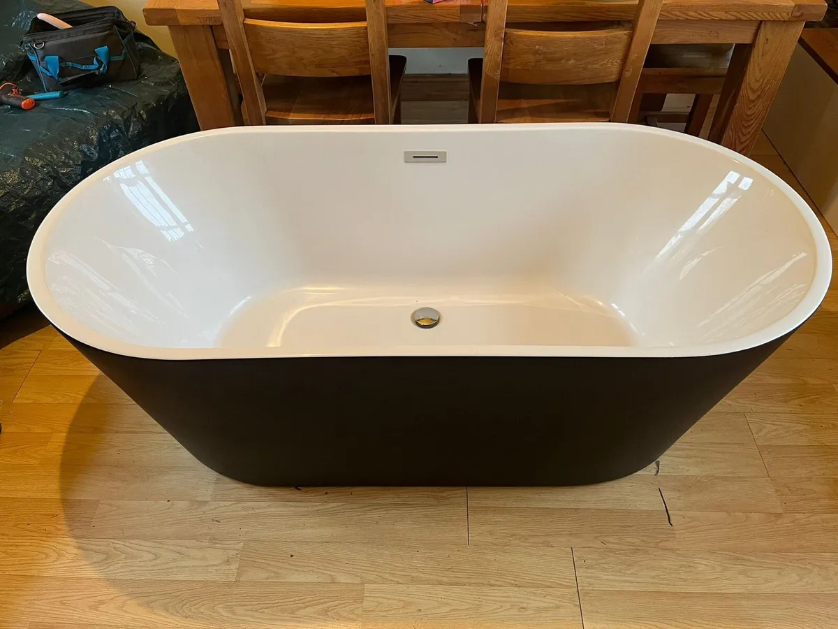 Freestanding bath - Image 1