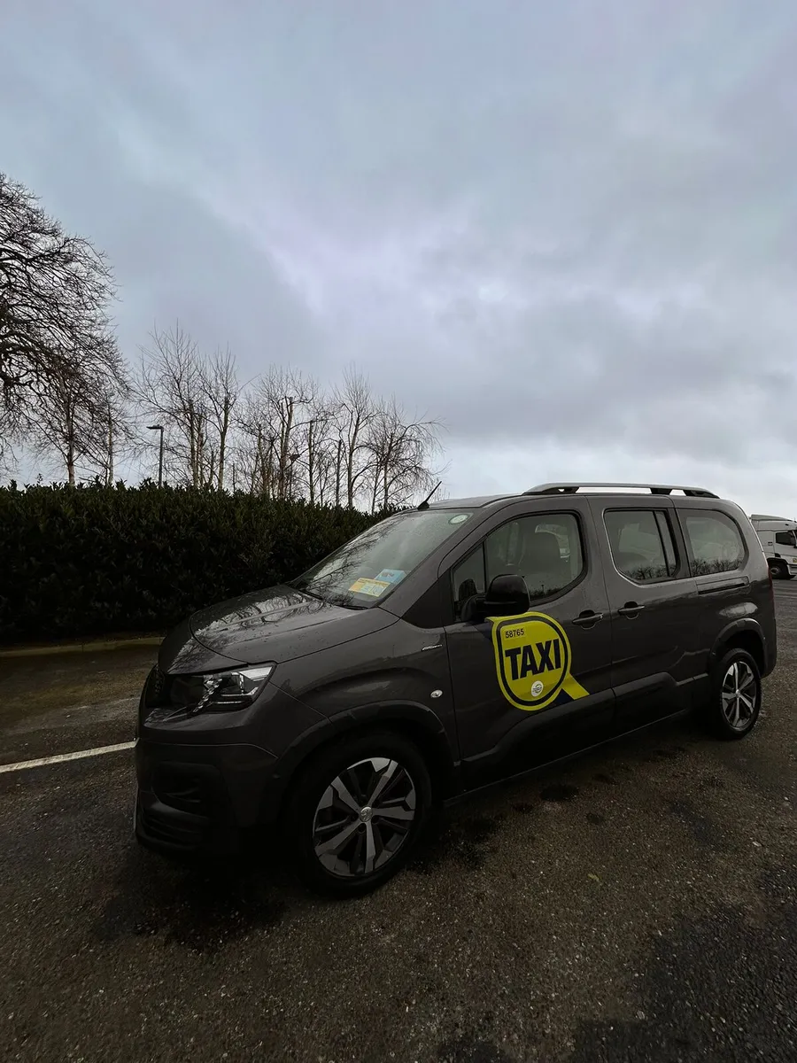 Peugeot rifter GT line 1.5 automatic 7 seats - Image 3