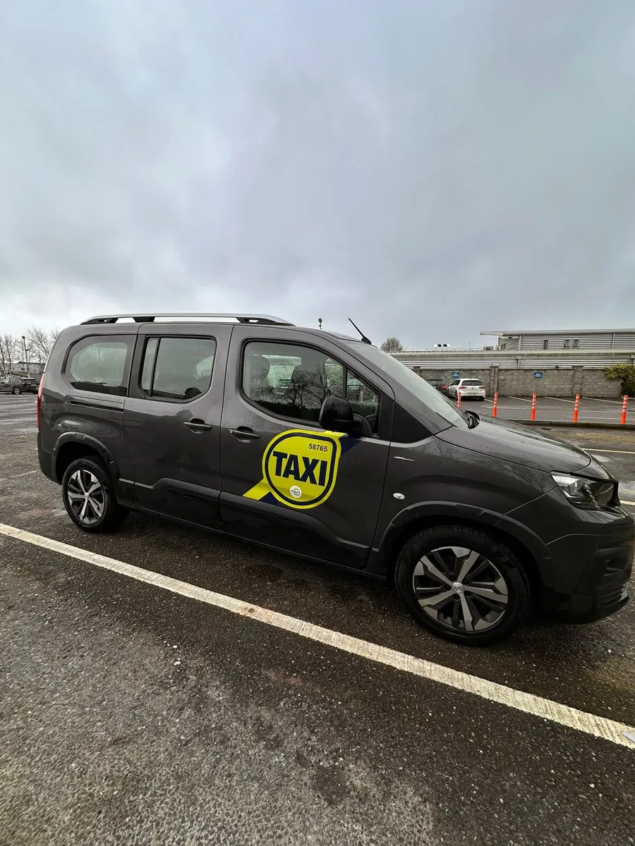 Peugeot rifter GT line 1.5 automatic 7 seats - Image 2