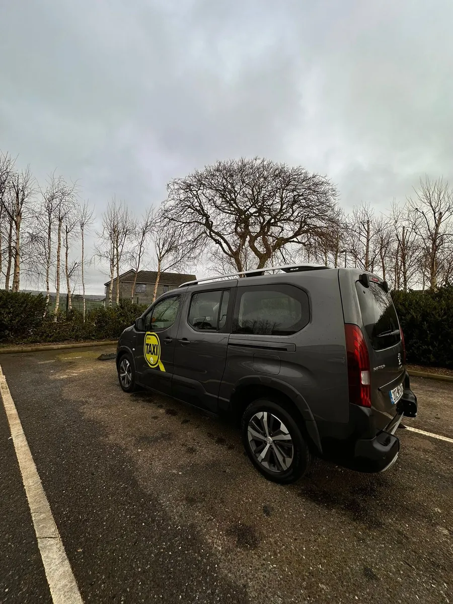 Peugeot rifter GT line 1.5 automatic 7 seats - Image 4