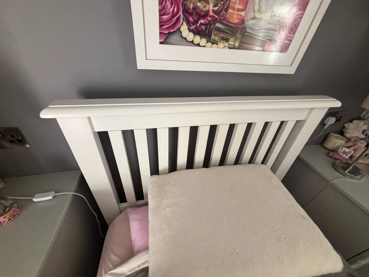 Single Oak Bed in White & mattress - Image 1