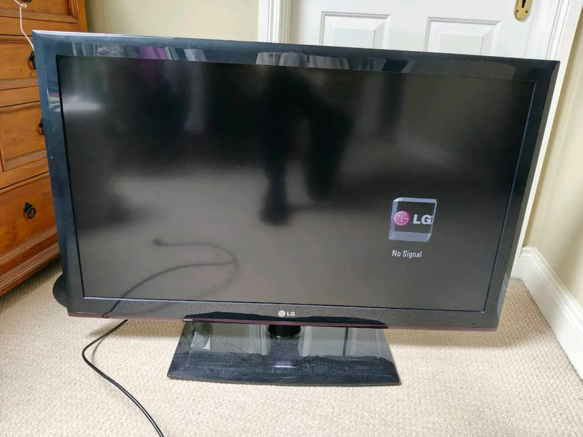 LG TV - Image 1