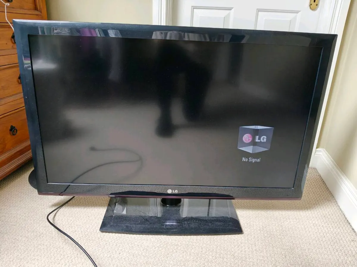 LG TV - Image 2
