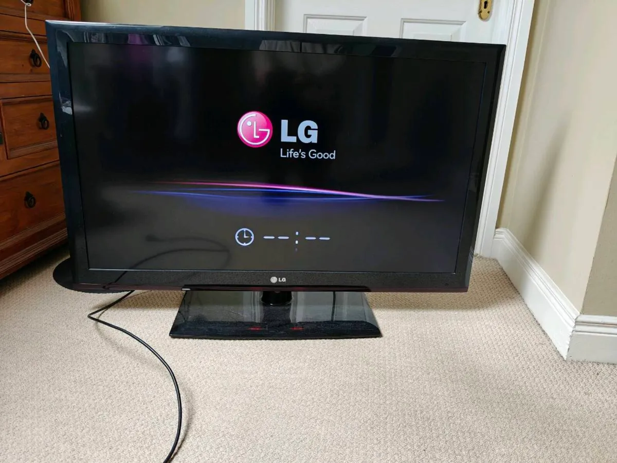 LG TV - Image 3