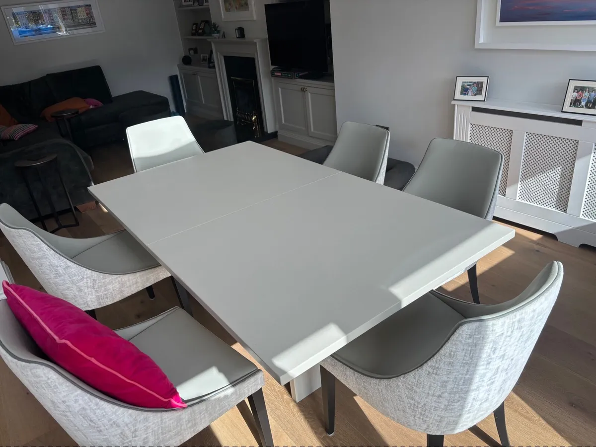 Kitchen table - Image 1