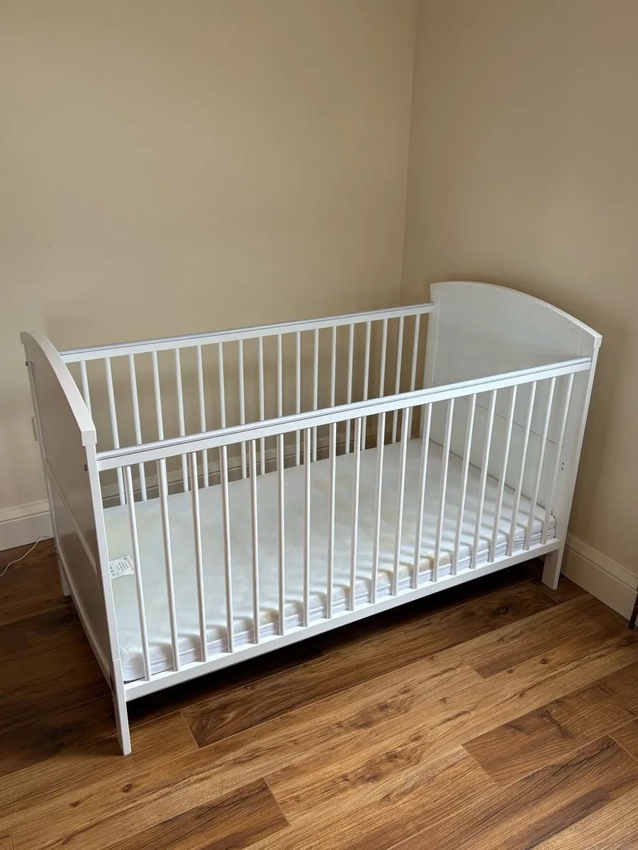 Baby Elegance Cot with mattress - Image 1
