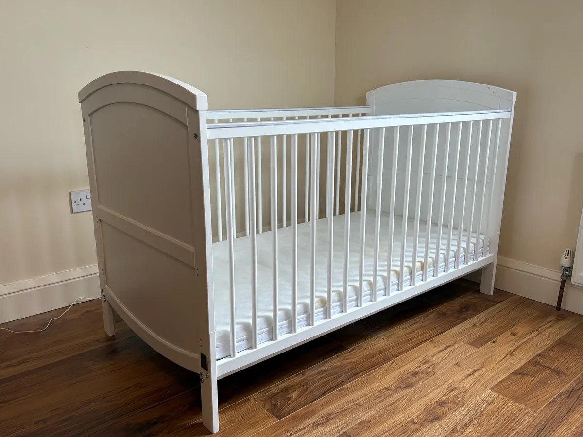 Baby Elegance Cot with mattress - Image 3