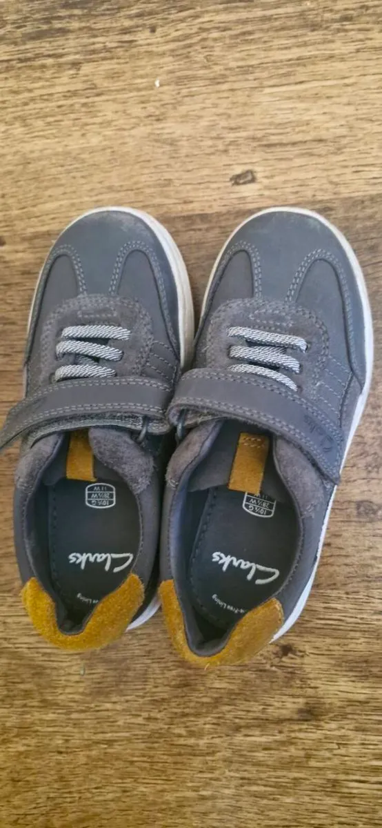 Leather Clarcks boys shoes size 10 and half G - Image 1