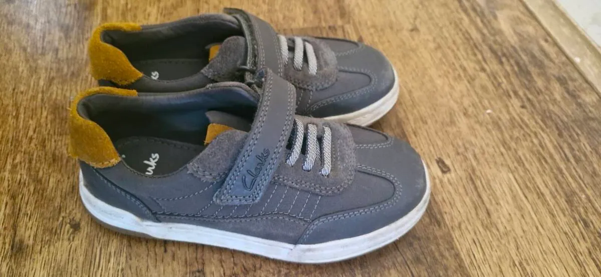 Leather Clarcks boys shoes size 10 and half G - Image 2
