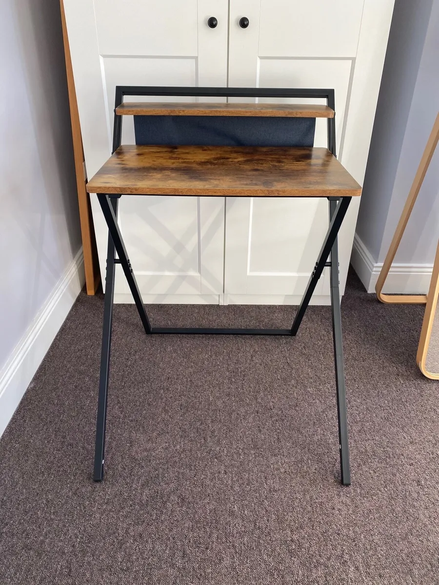 Foldable desk - Image 1