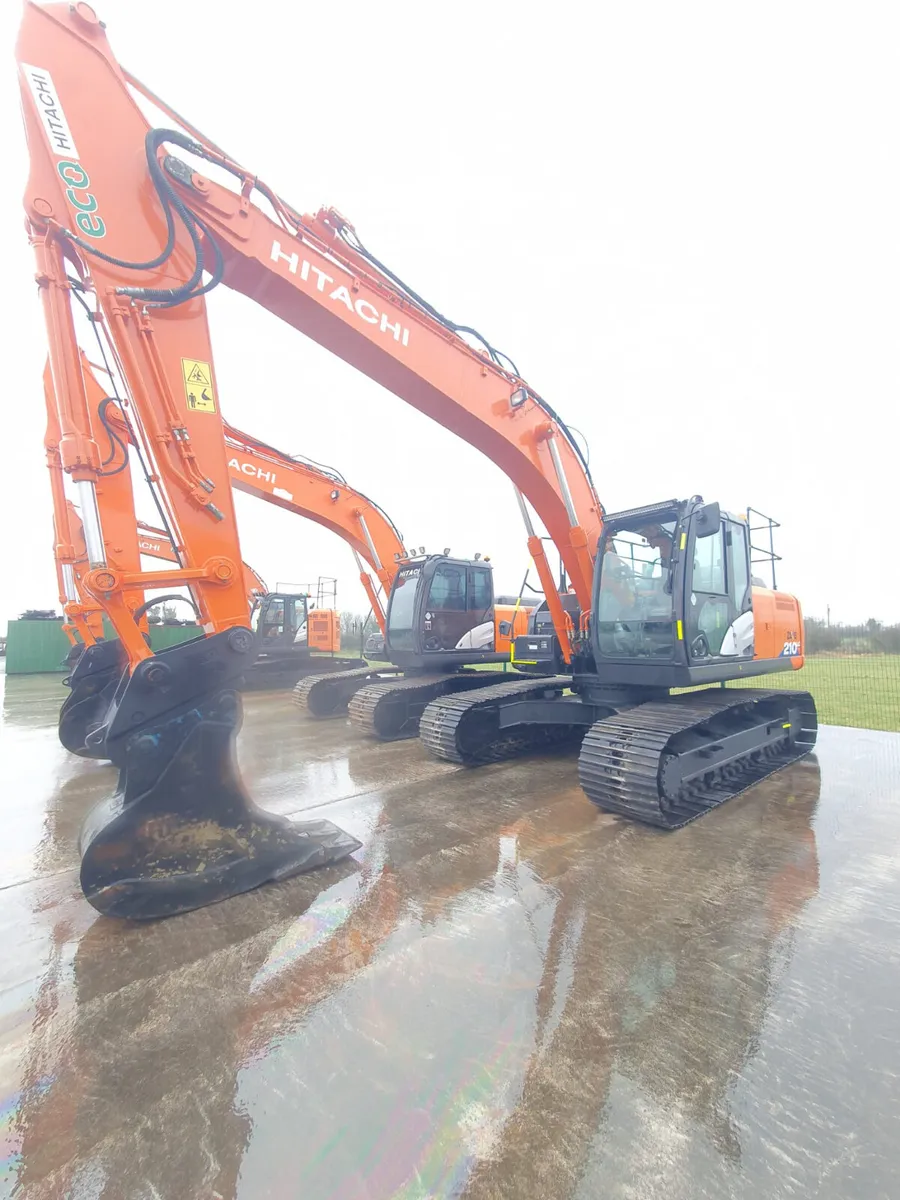 HITACHI ZX210-6 - Image 1