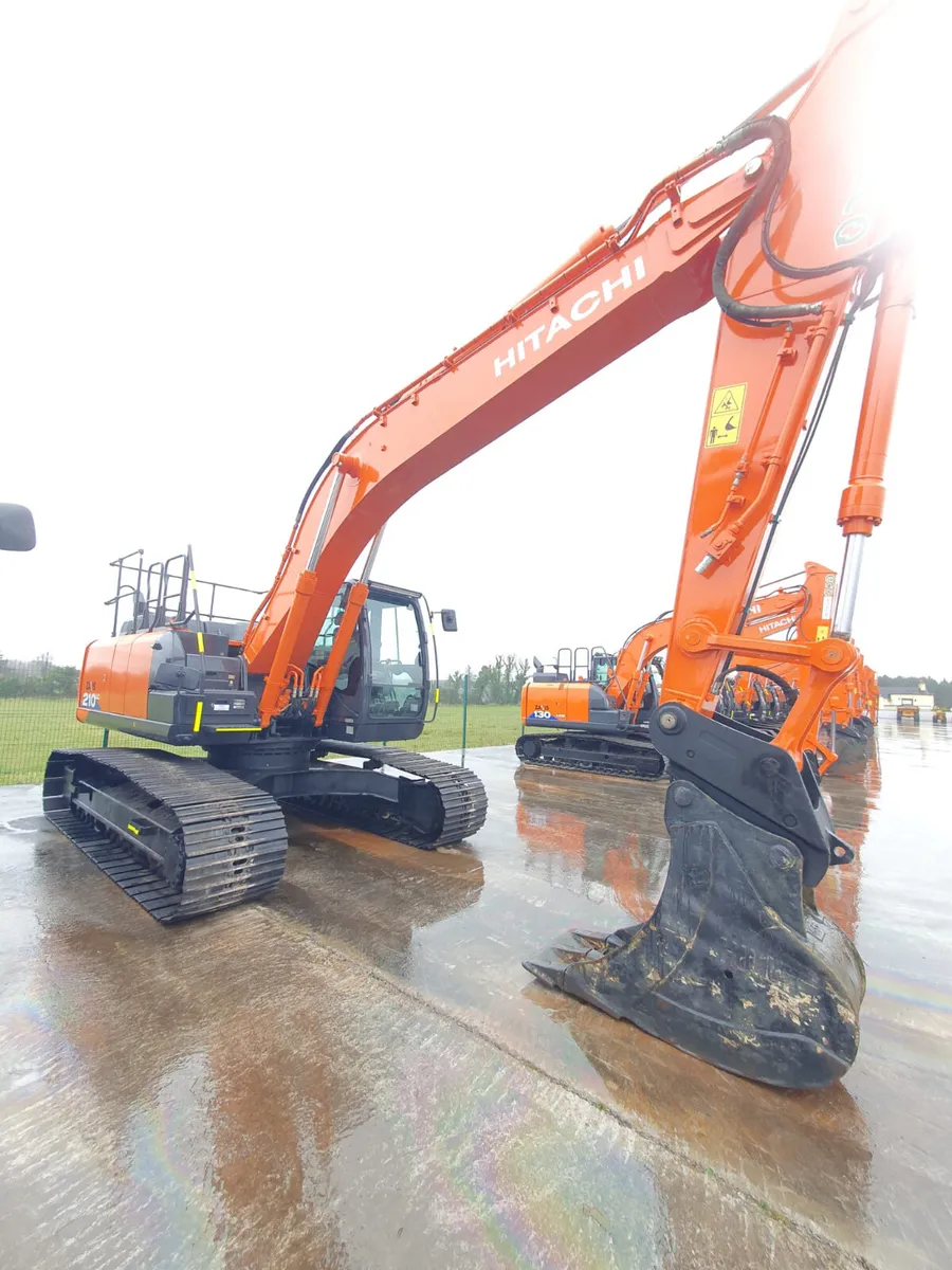 HITACHI ZX210-6 - Image 2