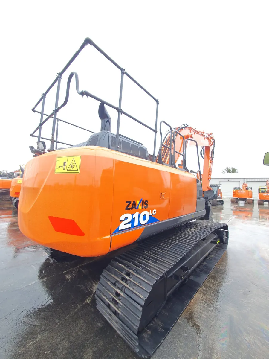 HITACHI ZX210-6 - Image 3