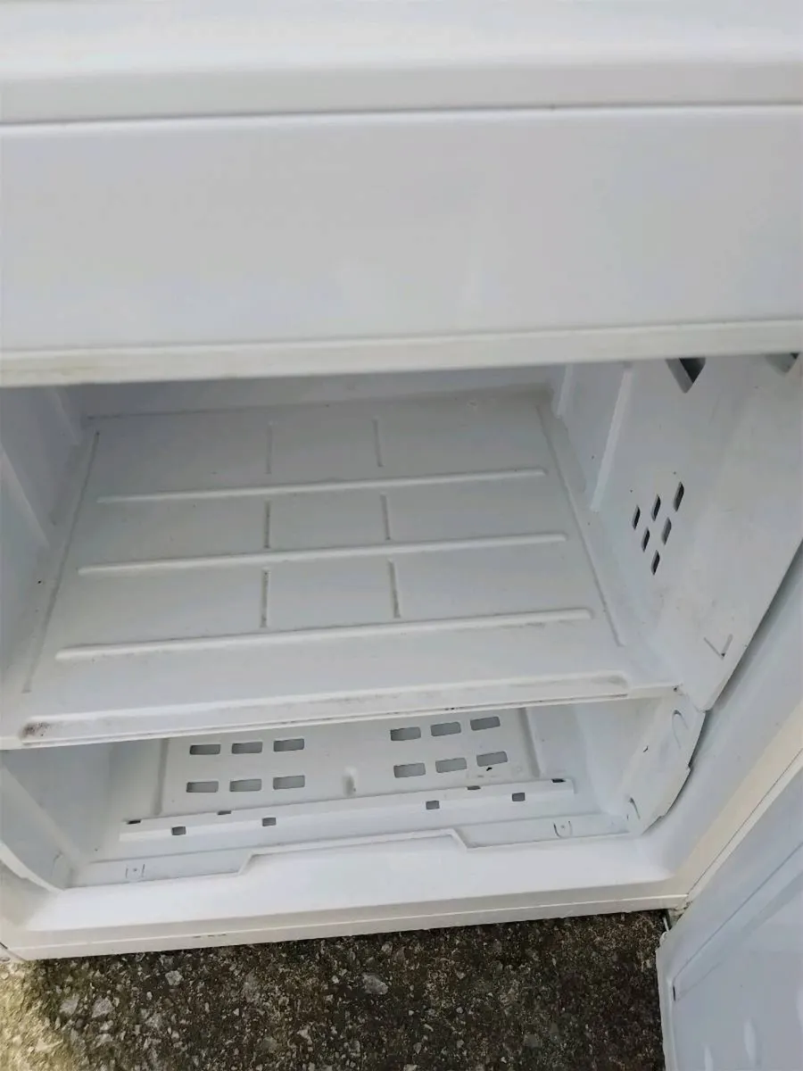 Beko fridge freezer - Image 4