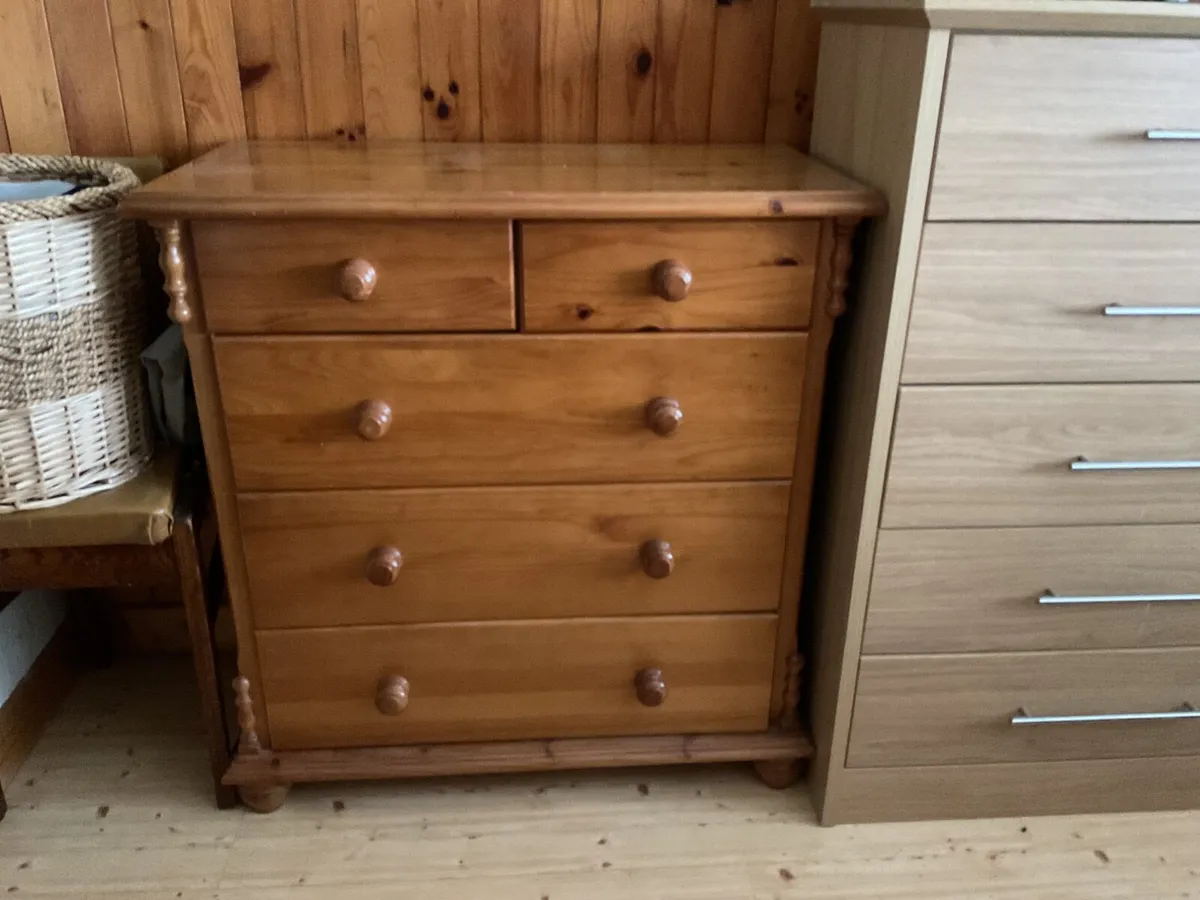 Small chest of drawers - Image 1