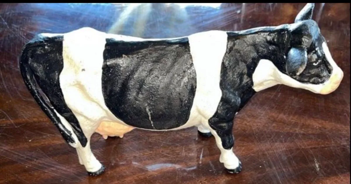 Large Cast Iron Cow - Image 2
