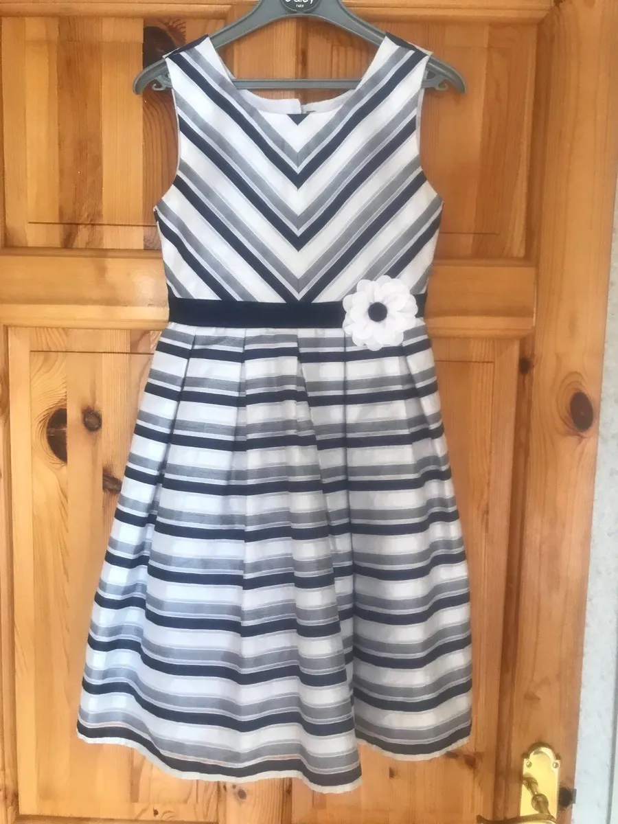 Girls dress - Image 1