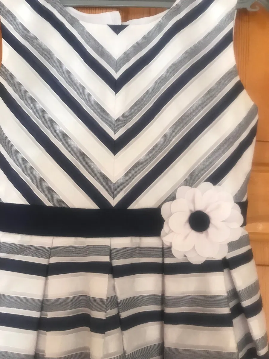 Girls dress - Image 3