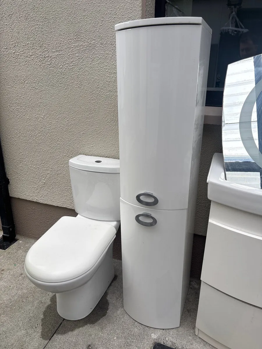 Toilet sink wall unit and mirror - Image 2