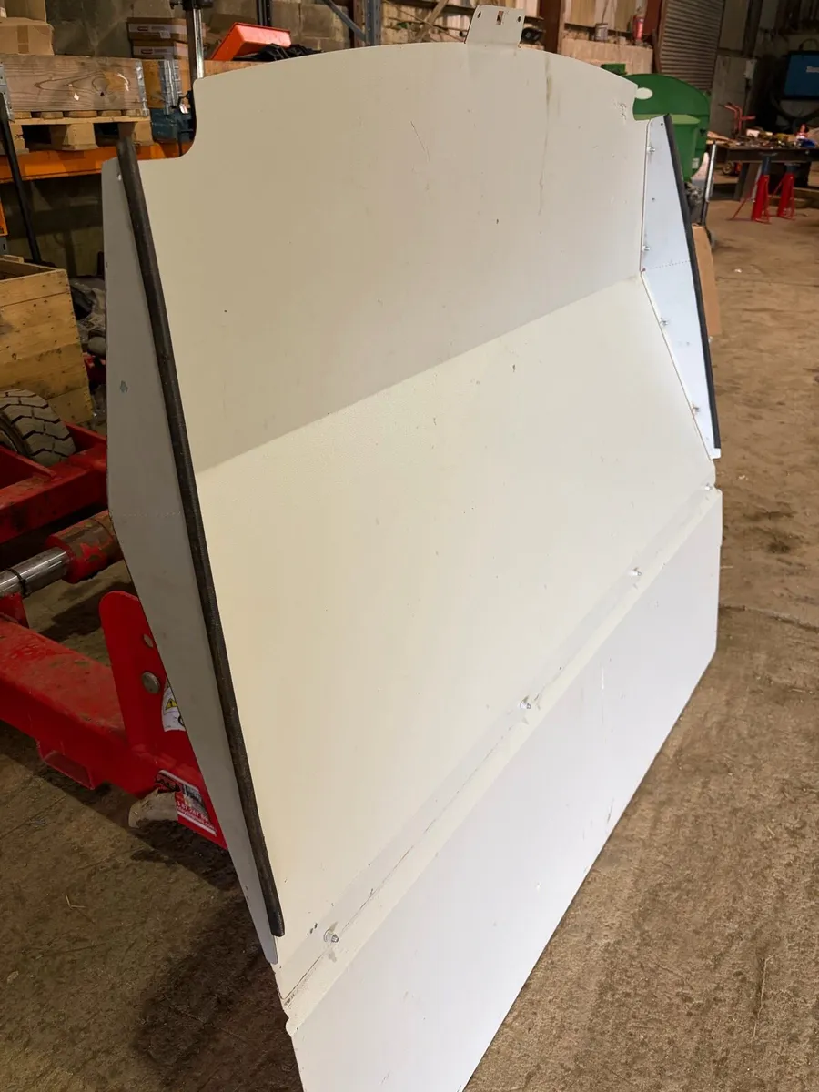 Bulkhead with extension for vw transporter - Image 1