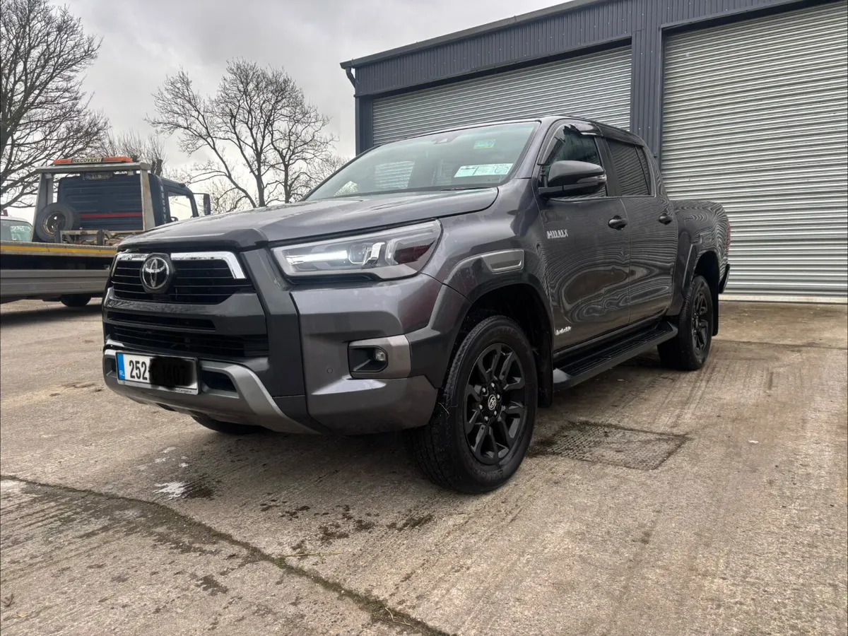Toyota Hilux 2025 - Image 1