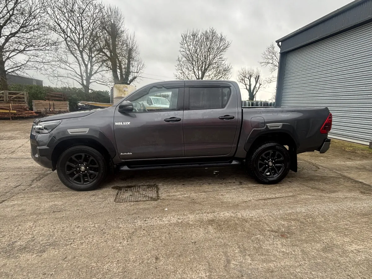 Toyota Hilux 2025 - Image 4