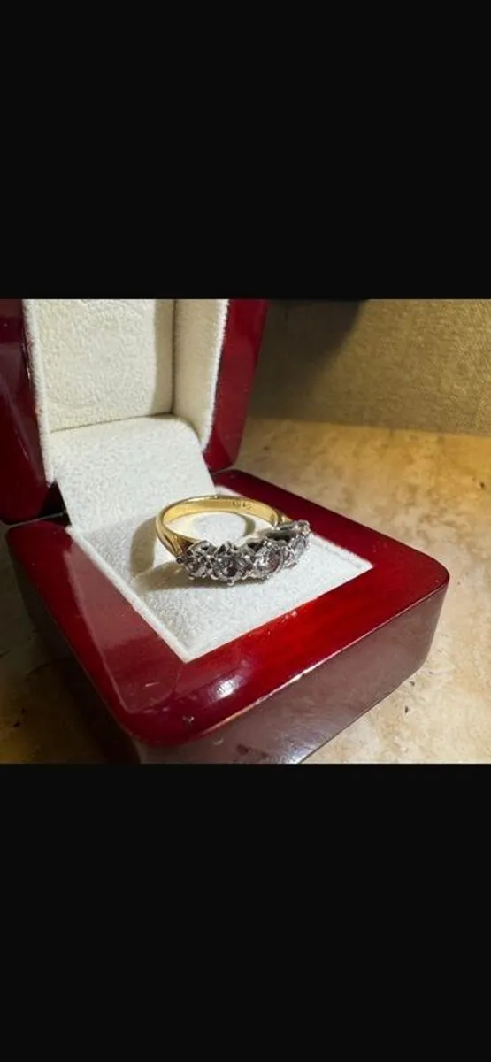 Beautiful 5 diamond engagement/eternity ring - Image 1