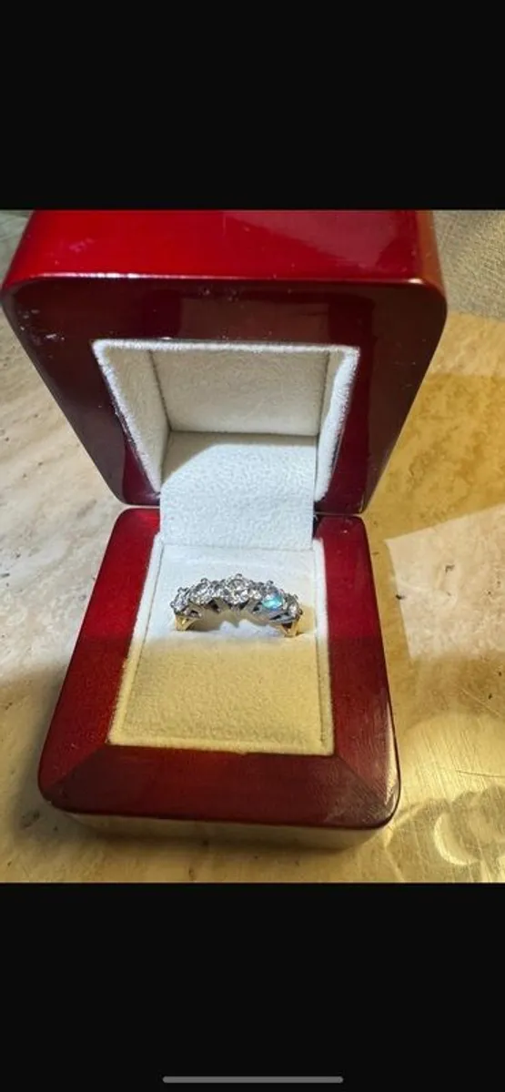 Beautiful 5 diamond engagement/eternity ring - Image 2