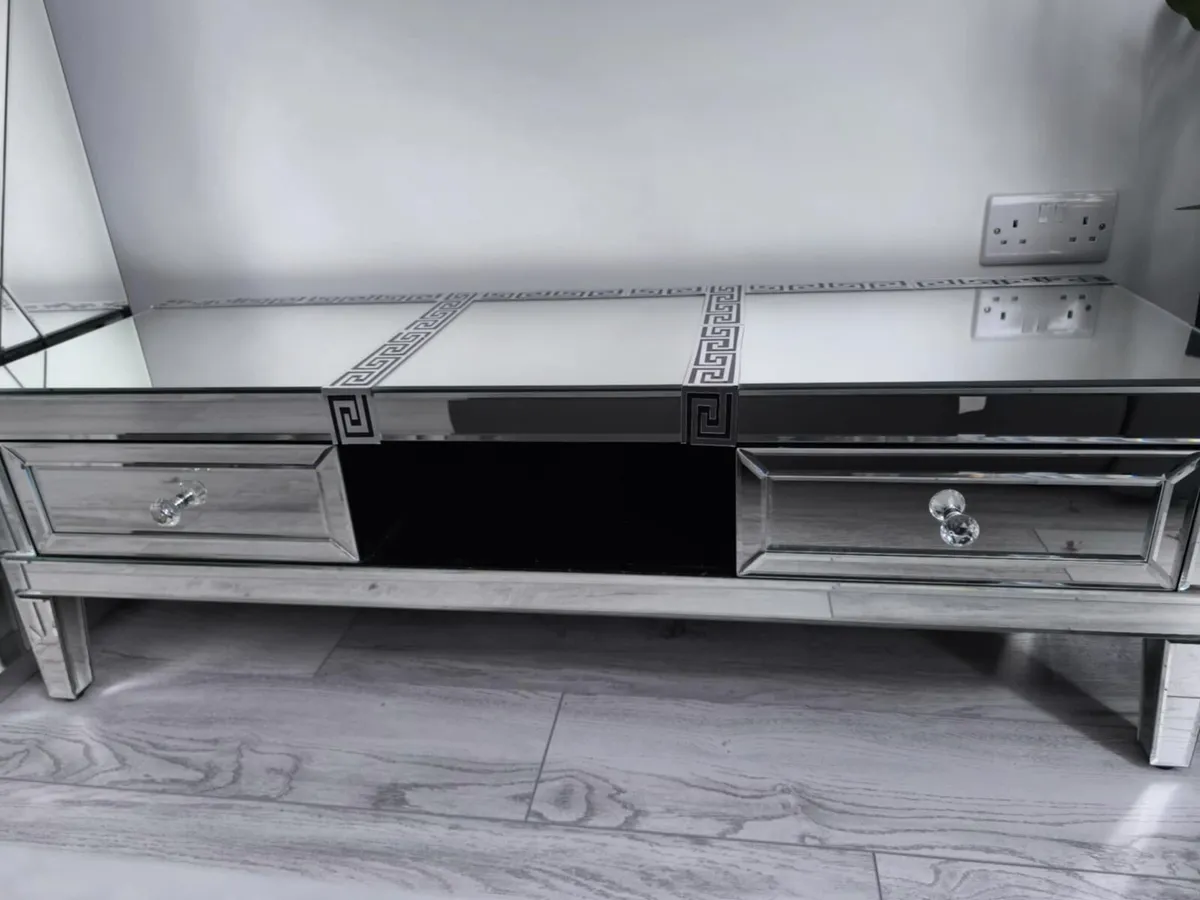 Stylish Glass TV Unit / Stand – Modern Design - Image 4