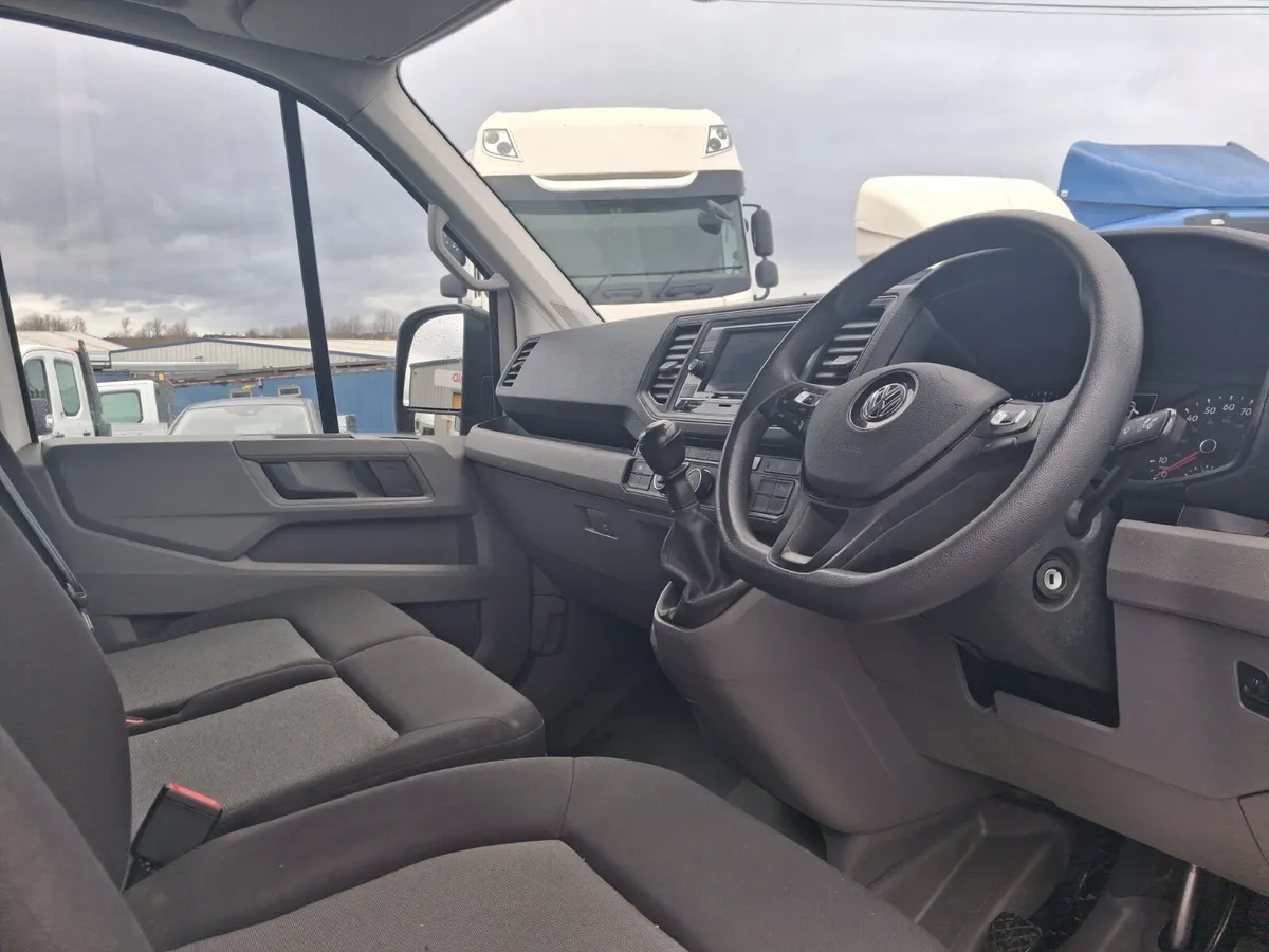 2023 Volkswagen Crafter Panel Van - Image 4