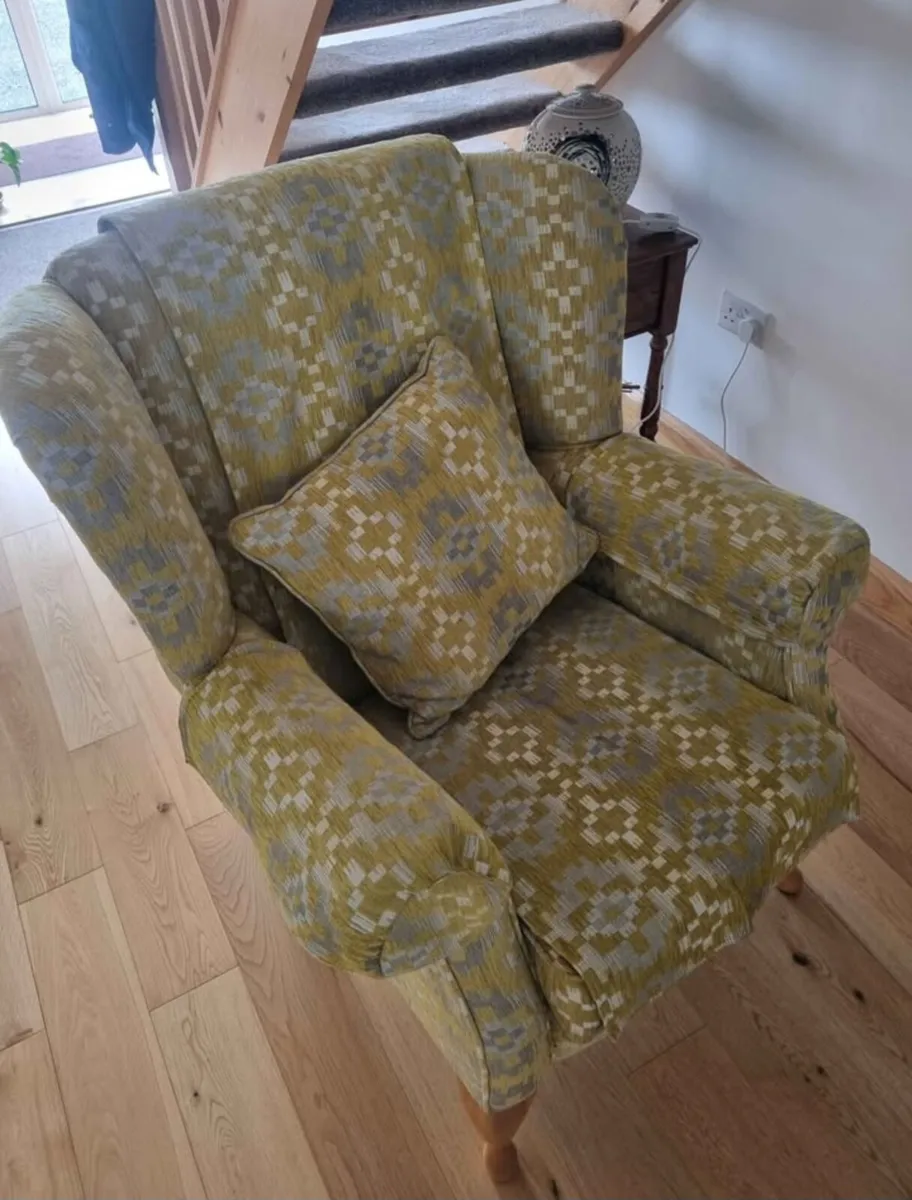 Queen ann chairs x2 - Image 4