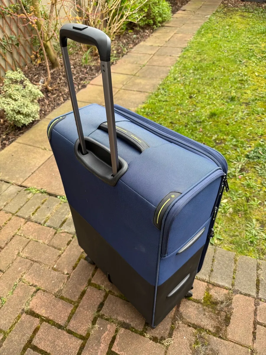 Large samsonite checked suitcase - used once - Image 2