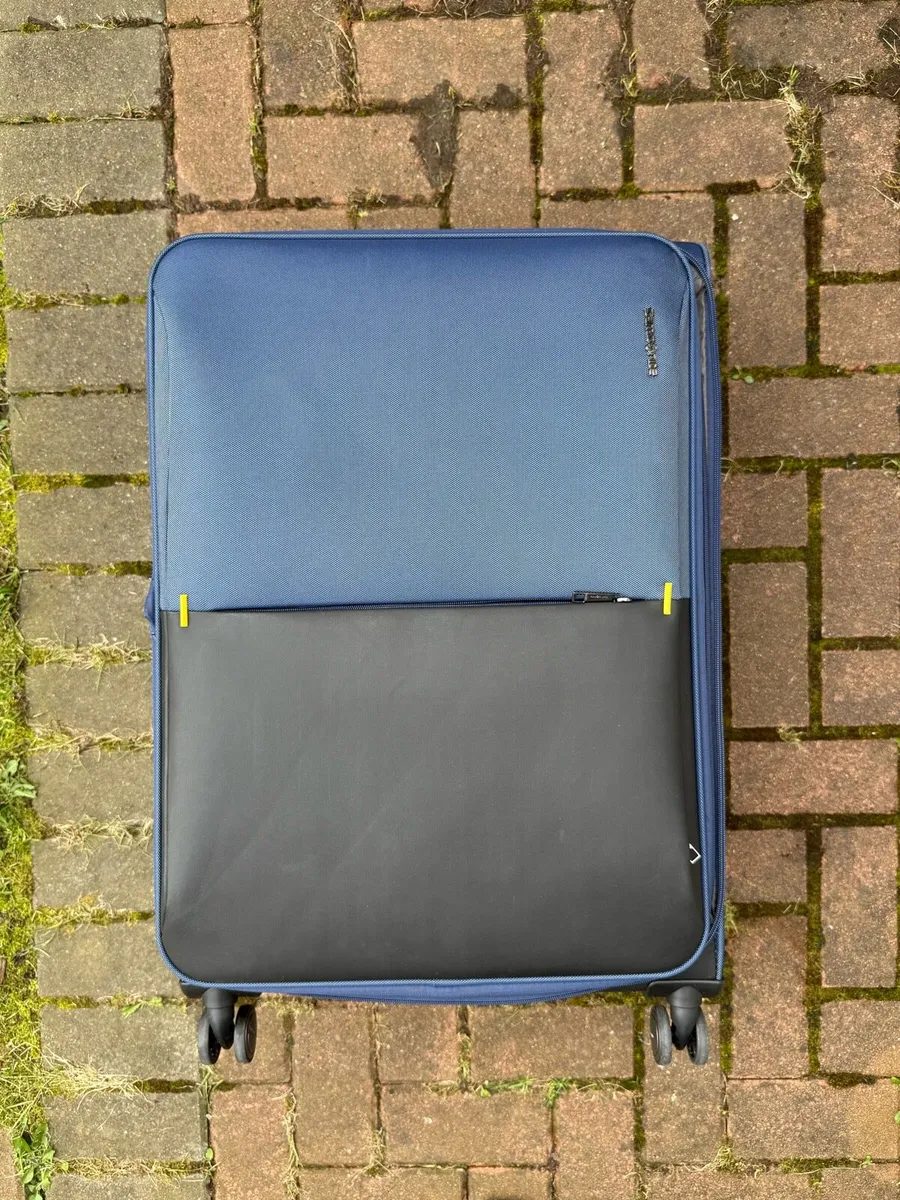 Large samsonite checked suitcase - used once - Image 3