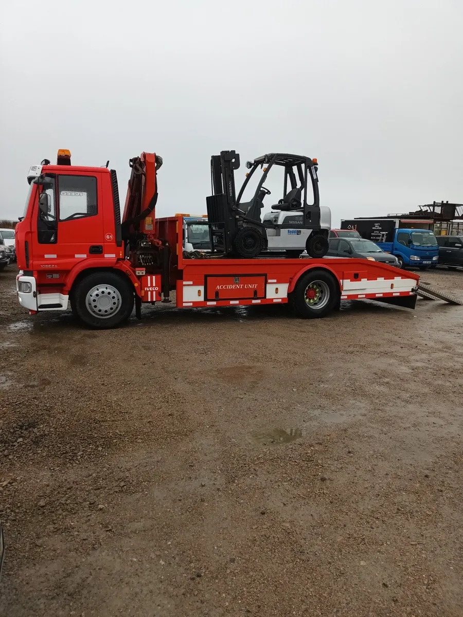 Recovery truck - Image 1