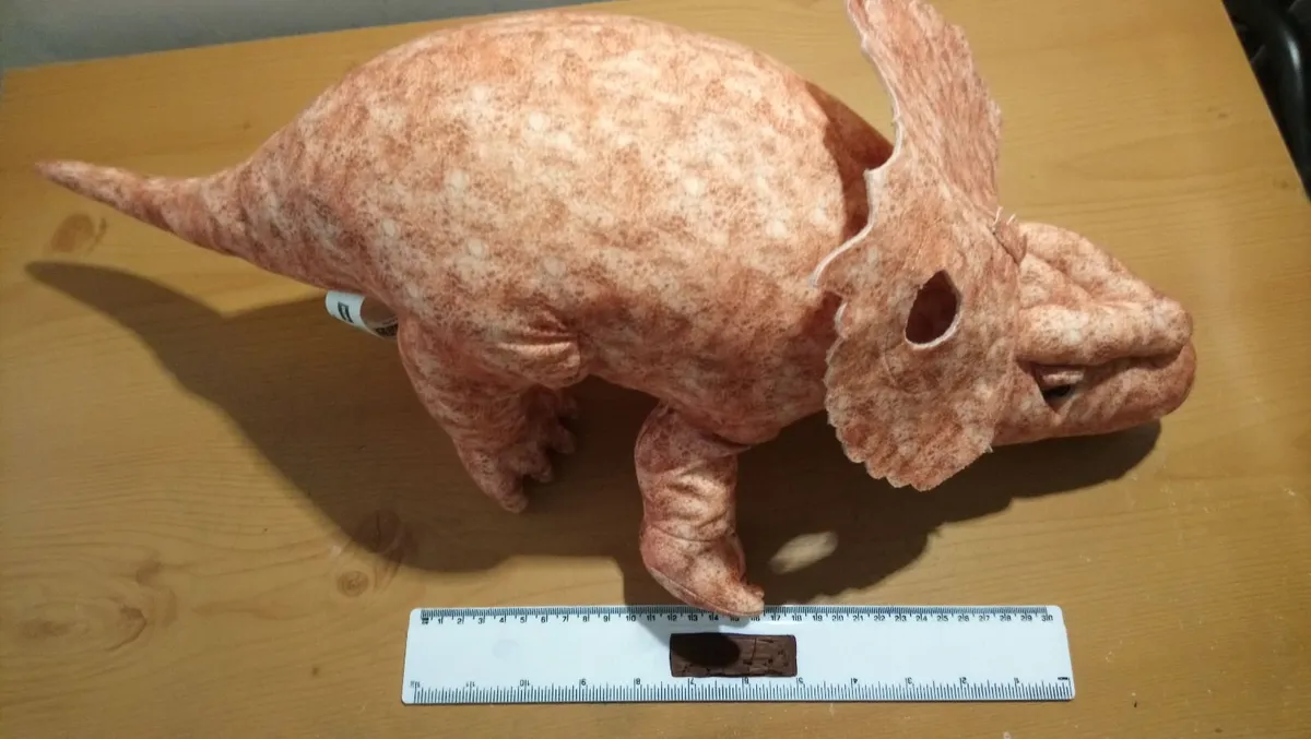 Large roaring dinosaur lizard godzilla triceratop - Image 3