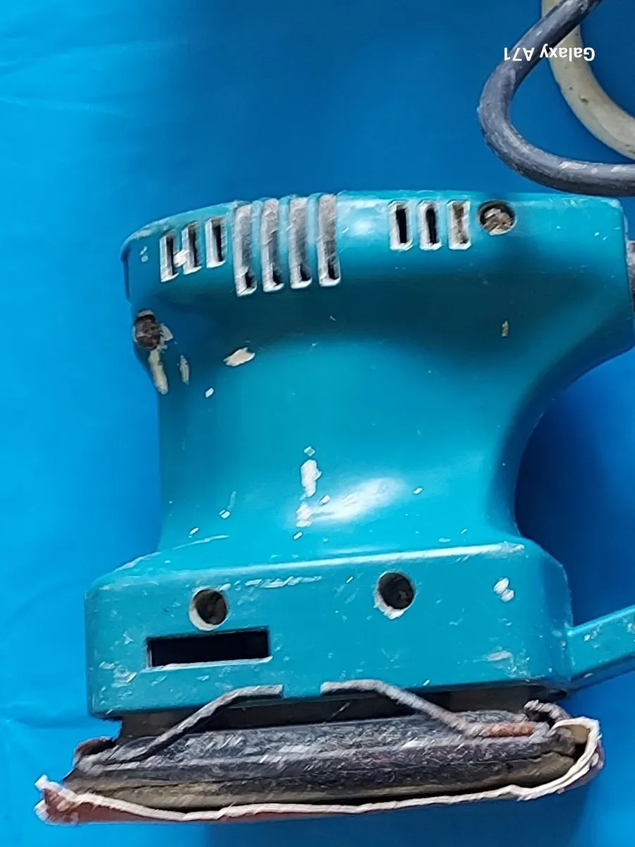 Makita Finishing Sander 200W - BO4555 Very Good Co - Image 2