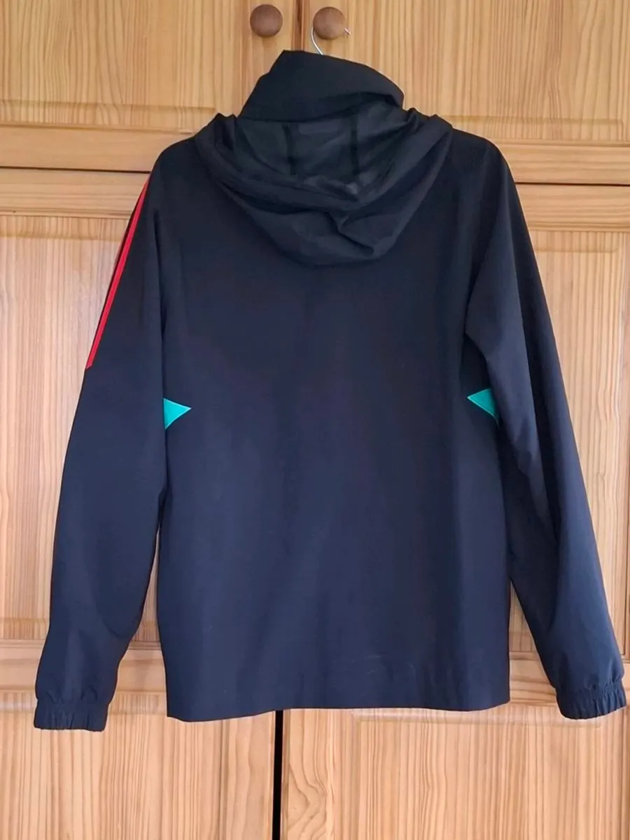Manchester united all weather training jacket - Image 2