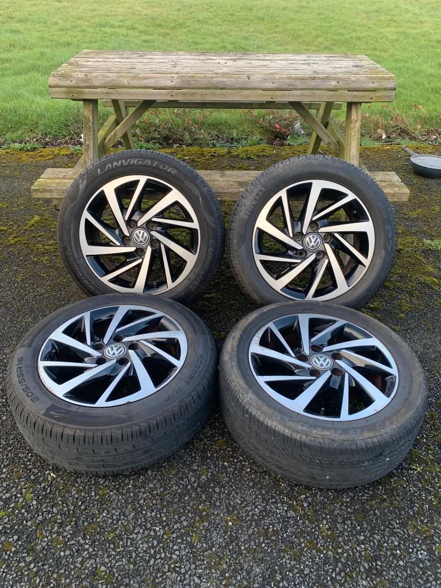 **16 Inch alloys like new and pirelli tyres ** - Image 1