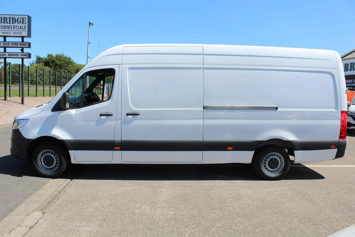 2022 Mercedes-Benz Sprinter 315 L3H2 Progressive - Image 4