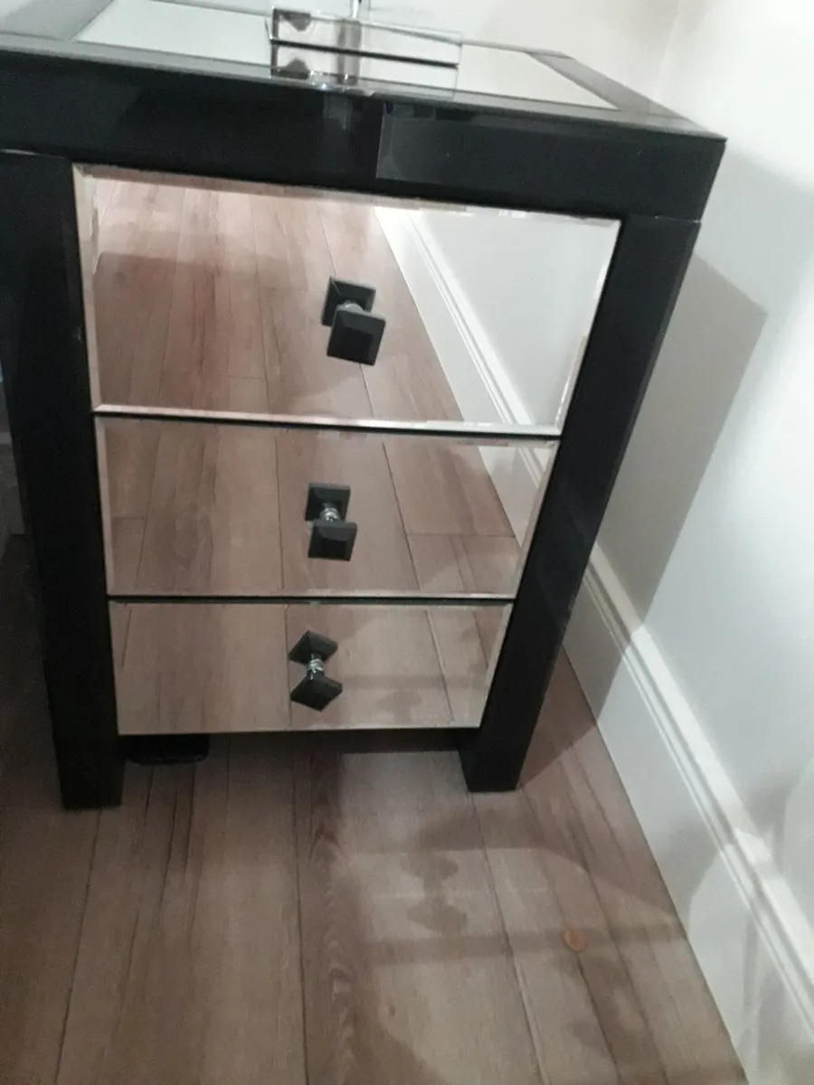 2 bedside lockers - Image 3