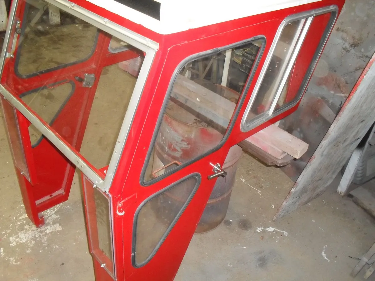 MF 135 / 35 Cab & other Parts - Image 2