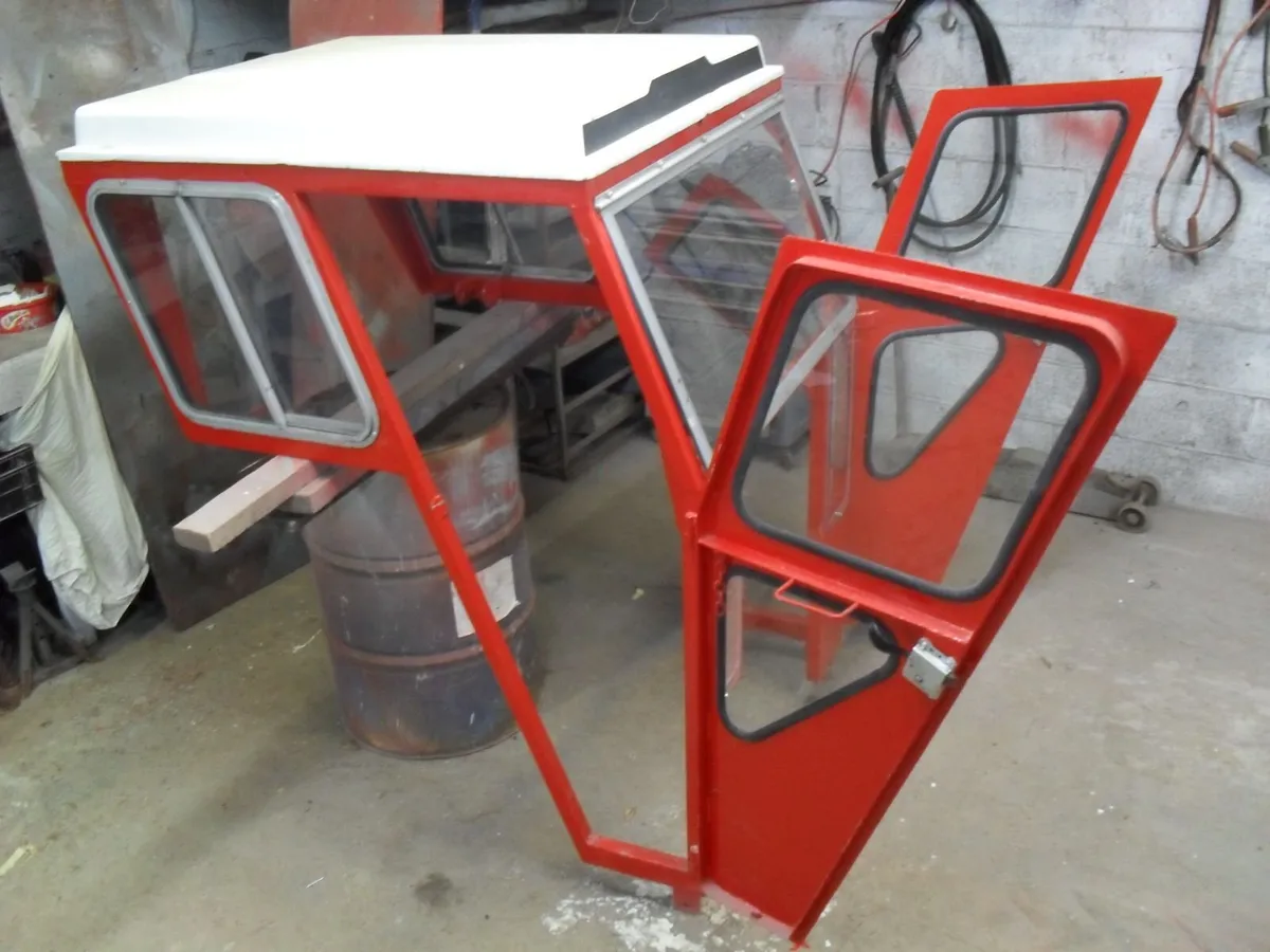 MF 135 / 35 Cab & other Parts - Image 4