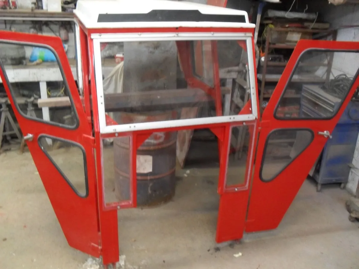 MF 135 / 35 Cab & other Parts - Image 3