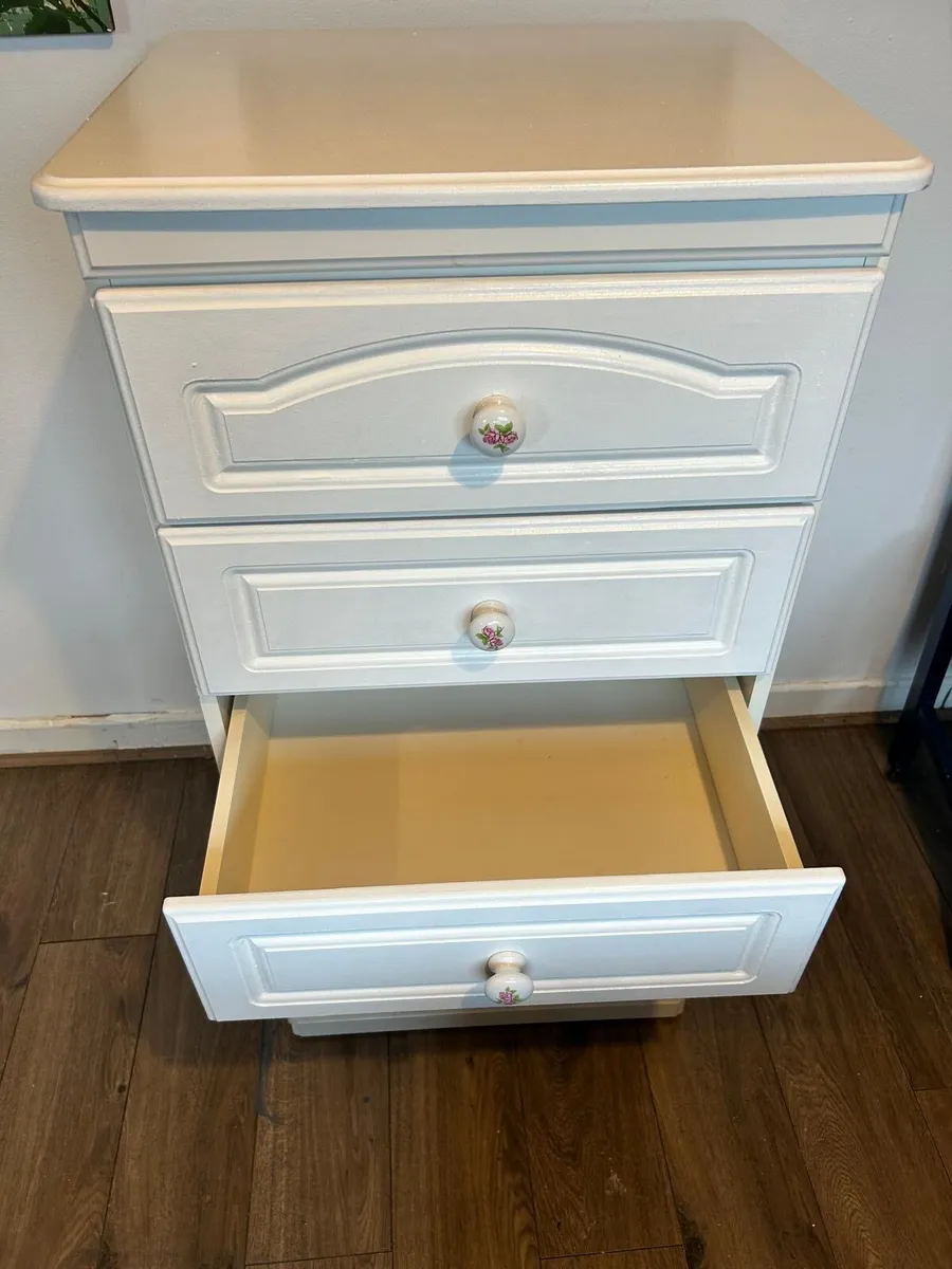 White chest of drawers - Image 2