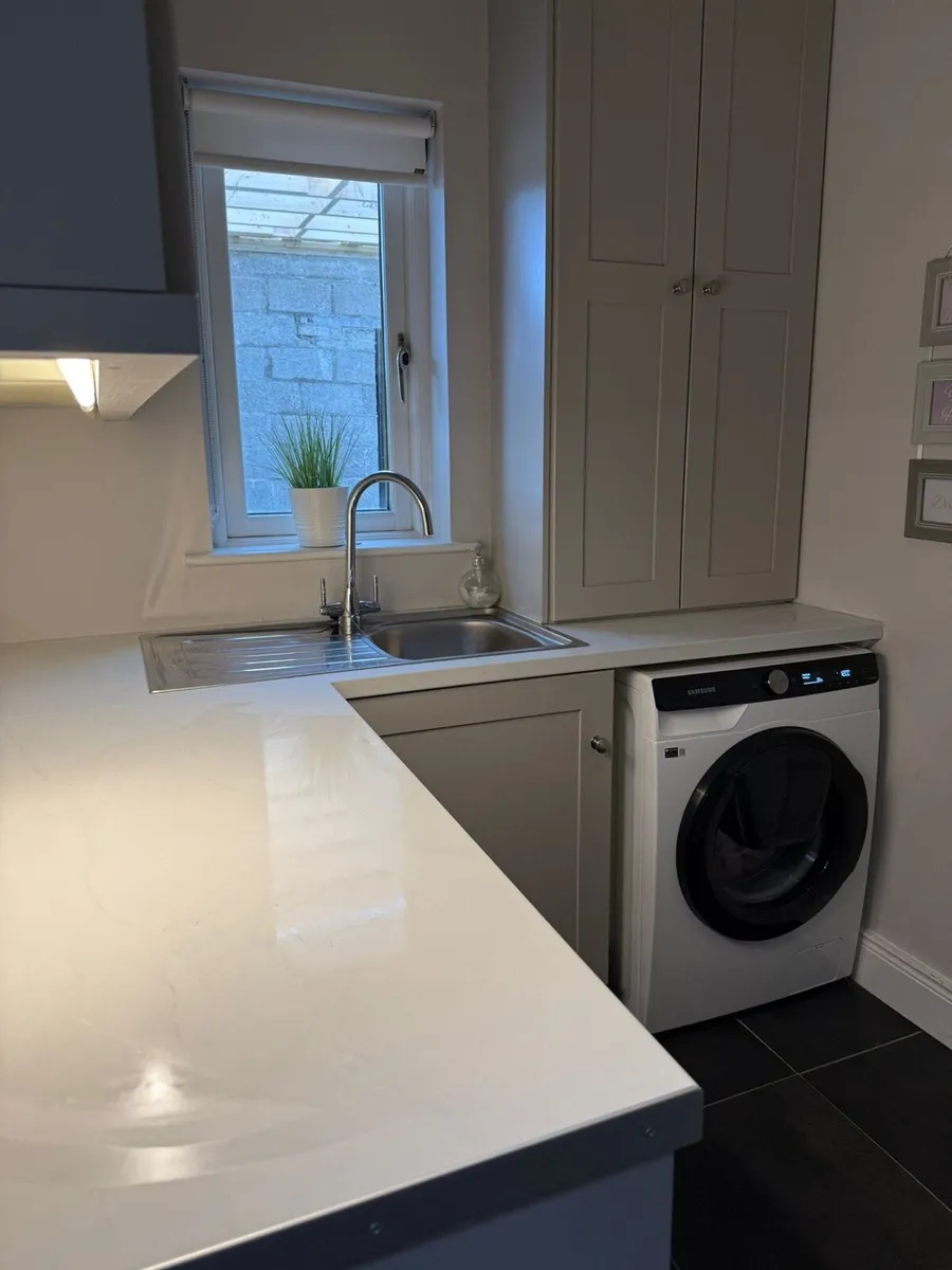 Utility units and sink - Image 4